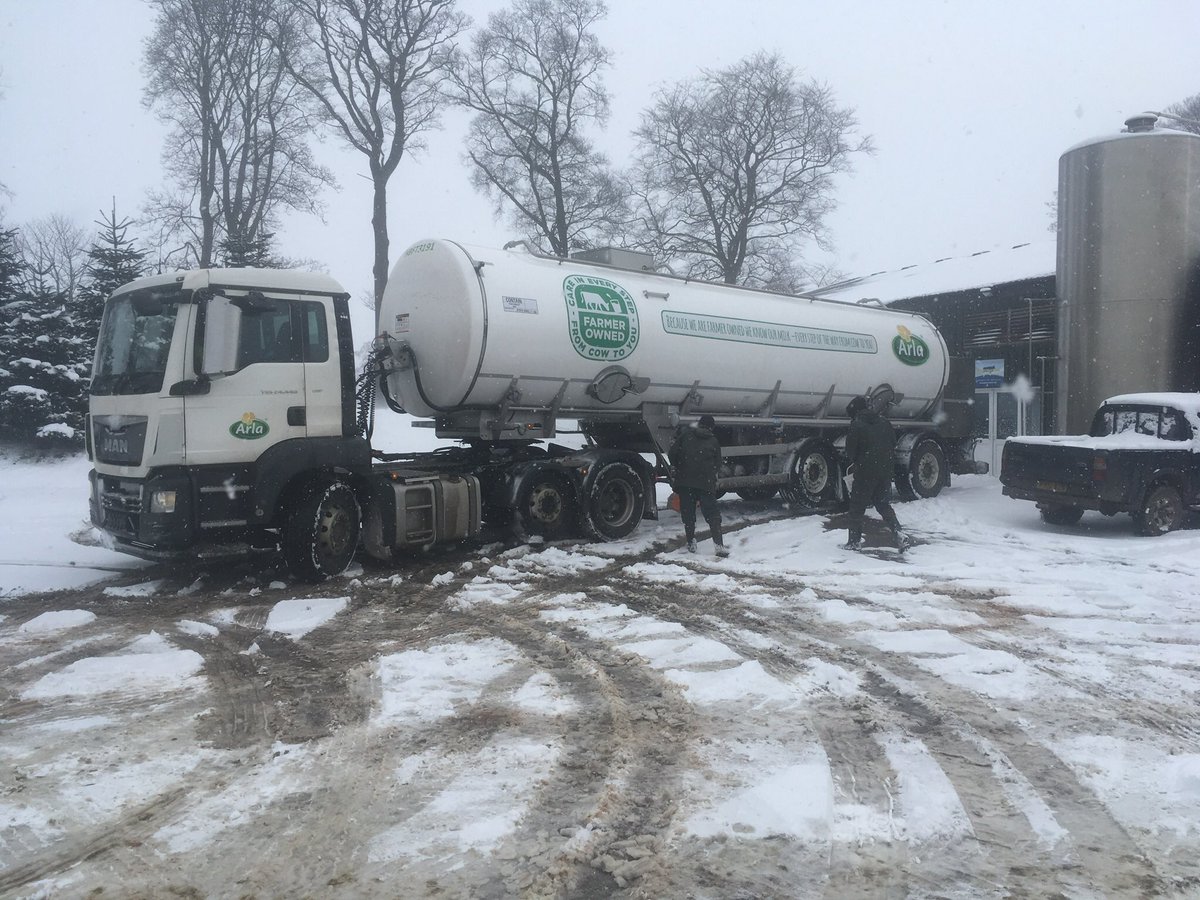 Thanks to our determined tanker drivers and Robert for towing him in and back out.🐄<a href="/ArlaFoodsUK/">Arla Foods UK</a> @ArlaBigMilk