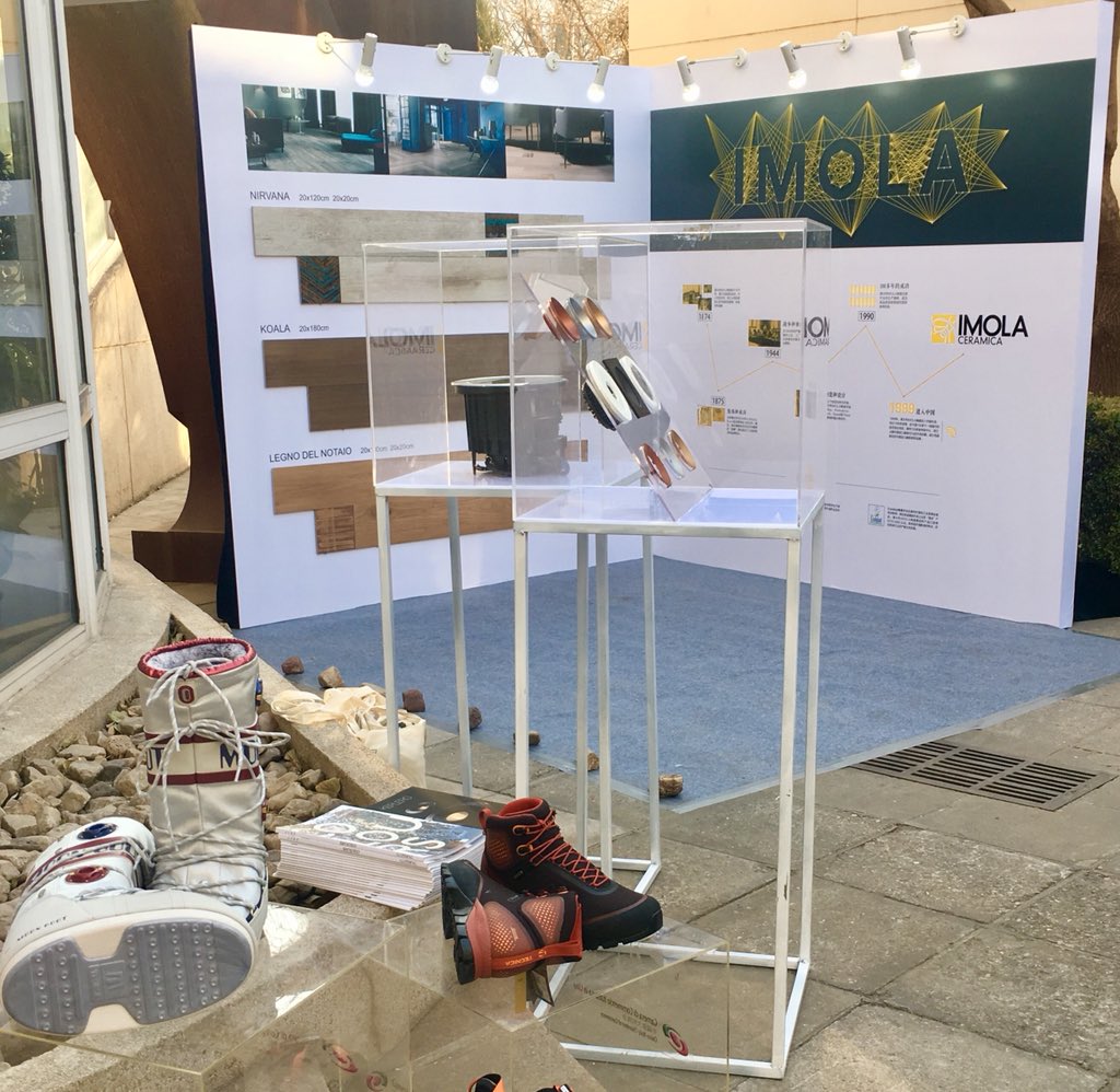 ItalyinChina's tweet photo. Promoting in Beijing Italian 🇮🇹 tradition and excellence in #design and #decor at the cutting edge of innovation and sustainable solutions on the occasion of the #ItalianDesignDay #VivereALLItaliana #MassimoRoj https://t.co/rJiO7dFJnY