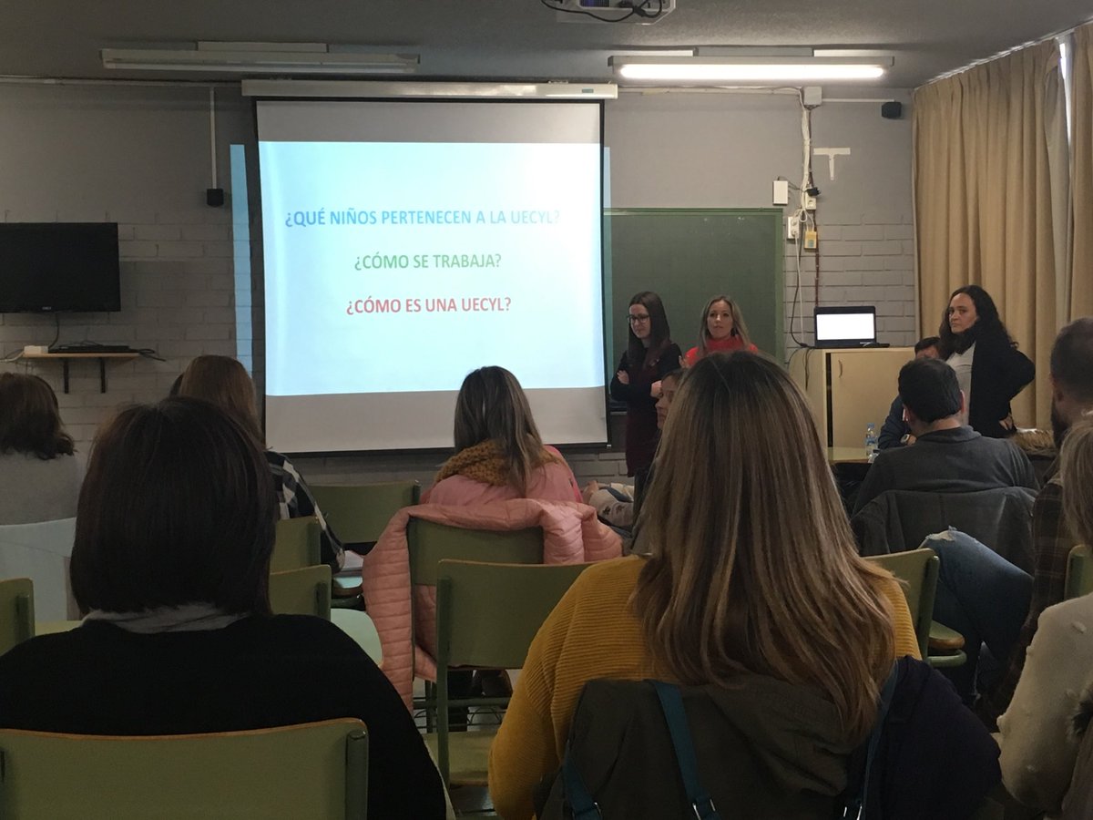 ceiptarrazona's tweet photo. Hoy el claustro de @ceiptarrazona formándonos con nuestras compañeras de #uecyl seguimos apostando por la #inclusion #TEA https://t.co/b012ZGN2r7