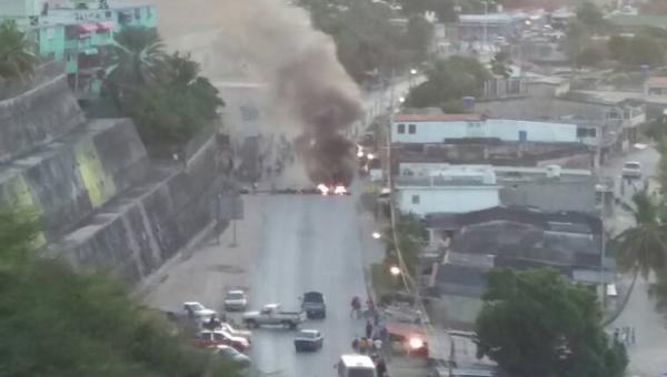 NTN24ve's tweet photo. Asesinaron a un hombre durante represión de manifestantes en Playa Grande, estado Sucre #1Mar https://t.co/mrNK9CP0tN https://t.co/3dEKr72X6h