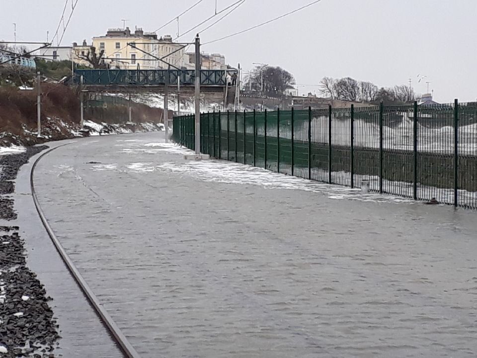 Alternative bus services for rail customers from Pearse Stn to Bray due to flooding:
Departs Pearse Stn 13.00 &amp; 13.30 will serve stations or adjacent to all stations except Dalkey. 
Grateful to Morton’s Coaches and <a href="/TFIupdates/">Transport for Ireland</a> for assistance #BeastFromTheEast