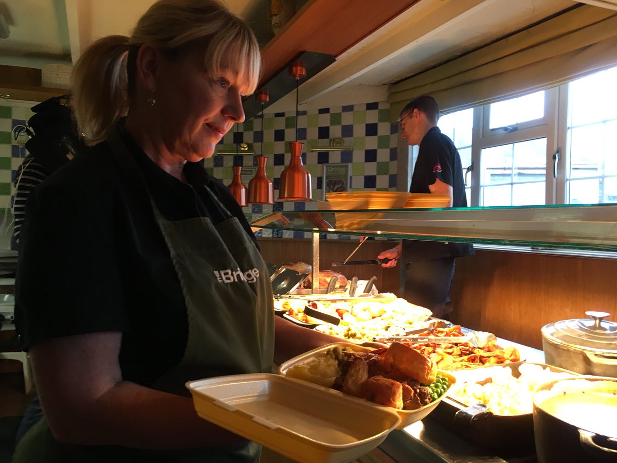 RhysWilliamsTV's tweet photo. Staff at @TheBridgeLlan preparing free meals for vulnerable people in the local community during the cold weather❄️👍 @BBCWalesNews @BBCCymruFyw https://t.co/Y0aPO1Y5qY