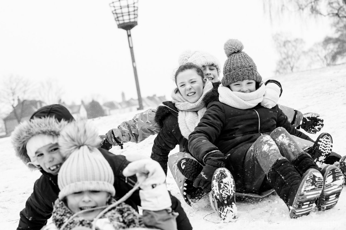 paulupward1's tweet photo. The perishingly cold winds in #ChalfontStPeter, #Buckinghamshire didn't put these cheery guys off their #snowy fun on #GoldHillCommon today @CSPParishChurch @CSPParish @VisitChilterns @ChilternCouncil @FiredWorksGlass @KDicksonCSP @FamiliesChilter @ChilternSociety @KeepItLocalCSP https://t.co/LA3XsPyipw