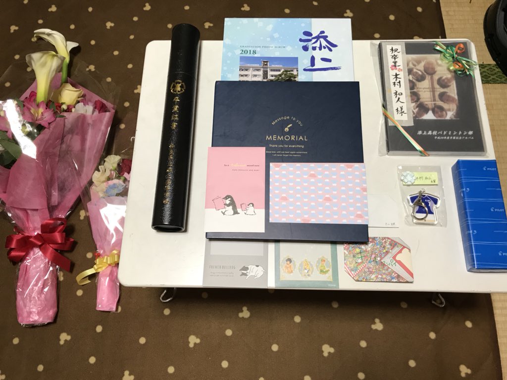 kimchan19990809's tweet photo. 今日、添上高校を卒業しました！！
本当に良い先生、良い友達、先輩、後輩と出会うことが出来ました！！
これから、自分の夢に向かって頑張っていきます！！
本当に添上高校で3年間、過ごせて良かった！！
バドミントン部で良かったです！！ https://t.co/oLsgbn7VaA