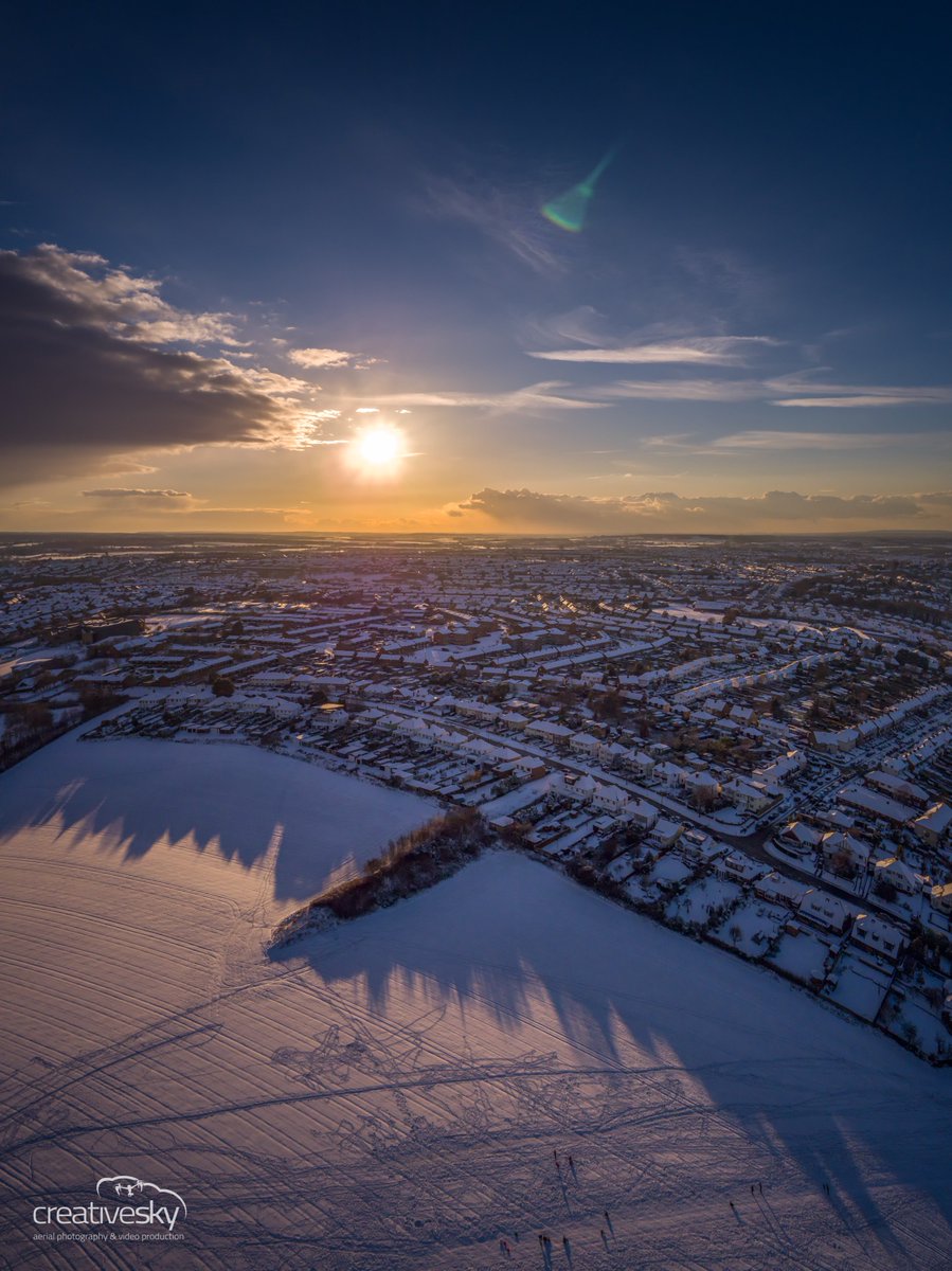 CreativeSkyUK's tweet photo. Gravesend in the snow
#dronephotography #gravesend #kent #creativesky #onemanandhisdrone #photooftheday https://t.co/zaKT5x9dWm
