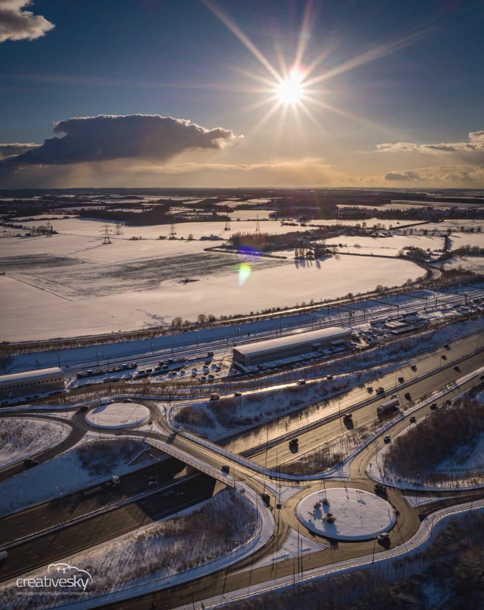 CreativeSkyUK's tweet photo. Gravesend in the snow
#dronephotography #gravesend #kent #creativesky #onemanandhisdrone #photooftheday https://t.co/zaKT5x9dWm