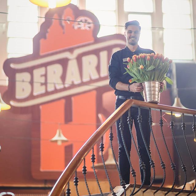 BerariaH's tweet photo. Hey, Ladies! Primiți cu laleaua de 1 Martie? Vă așteptăm în #OrașulCuChefDeViață! 🌷
Atenție: se dau repede! ;)
.
.
.
.
#1Martie #martisor #berariah #bucuresti #herastrau #herastraupark #bucharest #bucharestnight #enjoybucharest #this_is_bucharest #b… https://t.co/zeAIPu8CEW https://t.co/Yva1yHMVkx