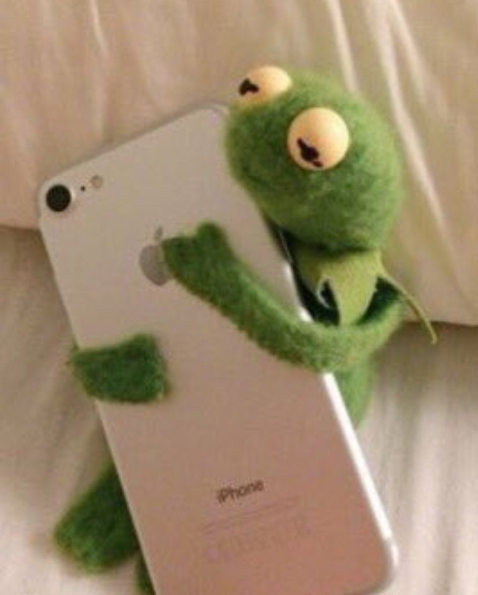 rikasomn's tweet photo. When you're in a long distance relationship and they send a selfie. https://t.co/RRwu1cxP3U