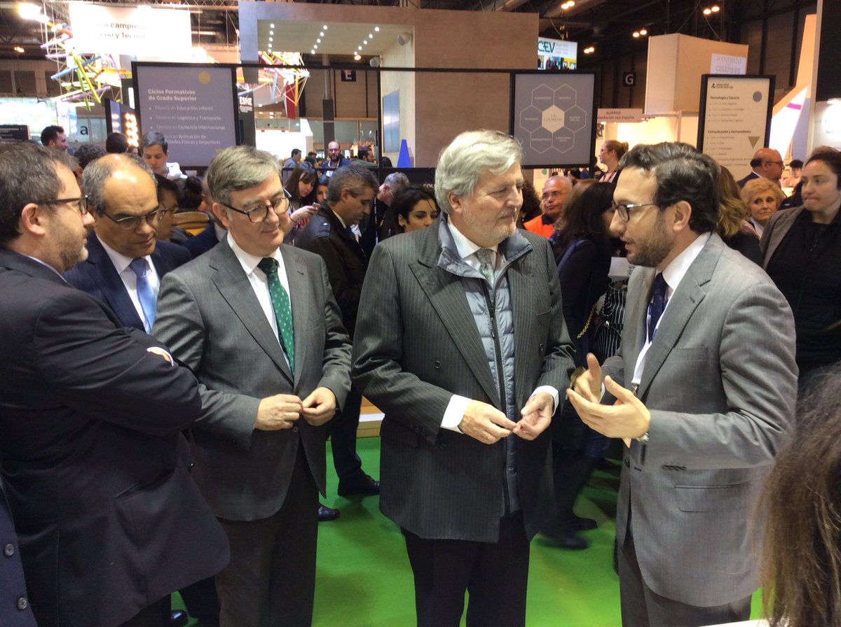 sepiegob's tweet photo. �� El Ministro de @educaciongob, @IMendezdeVigo, inauguraba ayer @FeriaAula #AULA2018 junto al Secretario de Estado de Educación, Formación Profesional y Universidades, @marcialmarinh y paseaban por nuestro stand #ErasmusPlus. https://t.co/v7iNTl7O0r