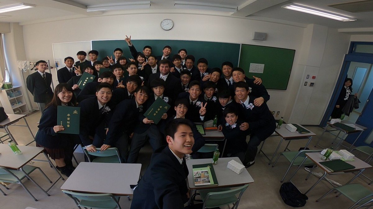Ippo_0816's tweet photo. 卒業しちゃいました。
当たり前のように会えていた日々が終わって、みんなと会えなくなるのが寂しすぎる！
帝京大好き😘みんなまた会おう👍 https://t.co/QU1EsZmlL9