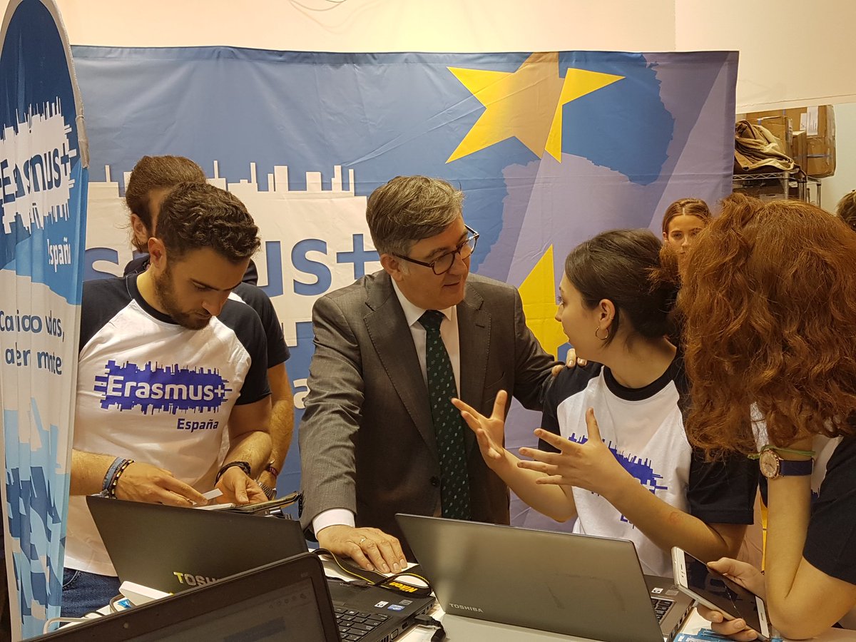 sepiegob's tweet photo. �� El Ministro de @educaciongob, @IMendezdeVigo, inauguraba ayer @FeriaAula #AULA2018 junto al Secretario de Estado de Educación, Formación Profesional y Universidades, @marcialmarinh y paseaban por nuestro stand #ErasmusPlus. https://t.co/v7iNTl7O0r