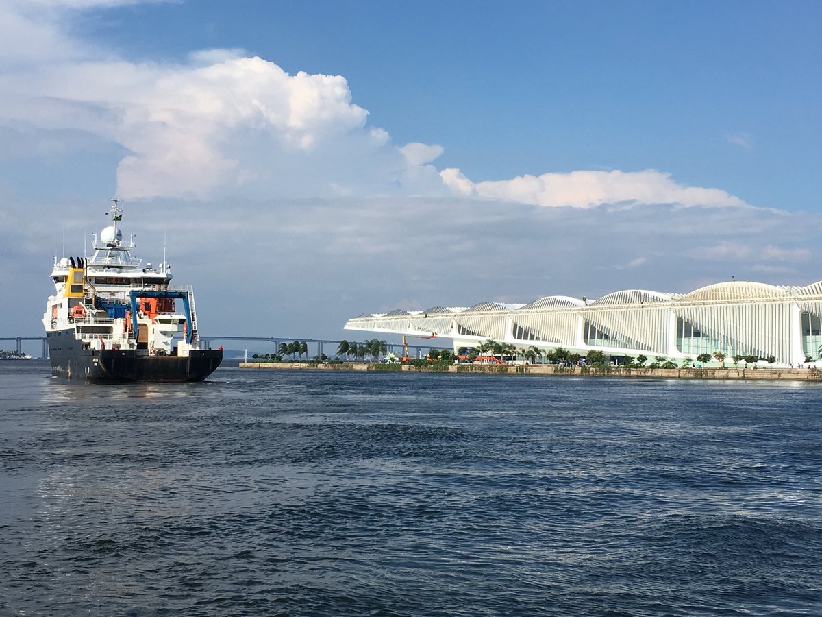 ukinbrazil's tweet photo. 📷 Após pré-lançamento do Ano Brasil-Reino Unido de Ciência e Inovação 2018-19, navio britânico #RRSJamesCook zarpa rumo à África do Sul. Durante viagem, seus pesquisadores buscarão evidências de como Oceano Atlântico está sendo afetado pelas mudanças climáticas. #ScienceIsGREAT https://t.co/TlAlBFbiOf