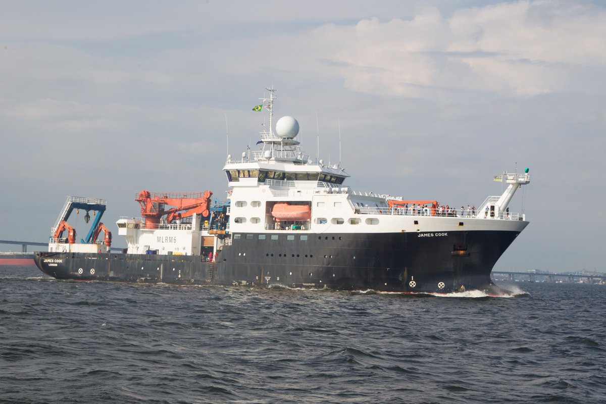 ukinbrazil's tweet photo. 📷 Após pré-lançamento do Ano Brasil-Reino Unido de Ciência e Inovação 2018-19, navio britânico #RRSJamesCook zarpa rumo à África do Sul. Durante viagem, seus pesquisadores buscarão evidências de como Oceano Atlântico está sendo afetado pelas mudanças climáticas. #ScienceIsGREAT https://t.co/TlAlBFbiOf