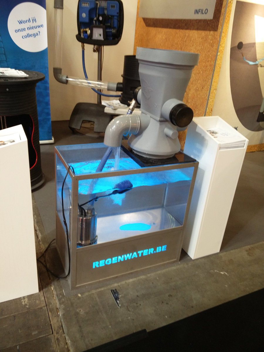 KinderenNick's tweet photo. Een pomp die regenwater opvangt en omzet in zuiver water, uitstekend voor de groene energie. #ondernemerschap #thomasmore #batibouw https://t.co/GTzOcM3iWI