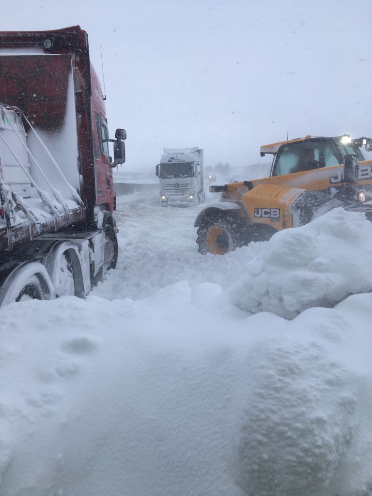 HighwaysNEAST's tweet photo. The #A1 remains closed in both directions between the #A192 and the Scottish border due to adverse weather conditions. https://t.co/pbiihaLTeH