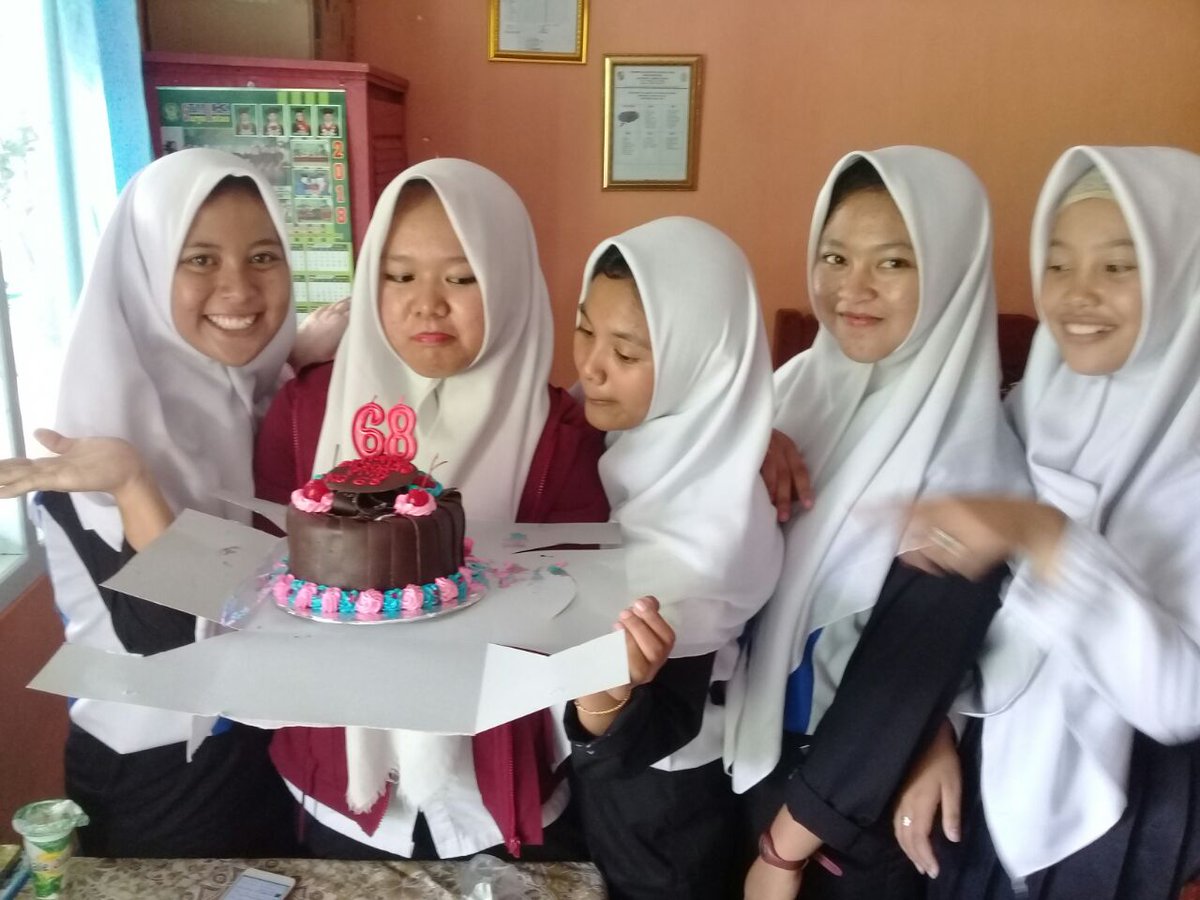 Selamat Hari Palang Merah Remaja ke-68 (1 Maret 1950 - 1 Maret 2018)
#pmrday
<a href="/palangmerah/">Indonesian Red Cross</a>