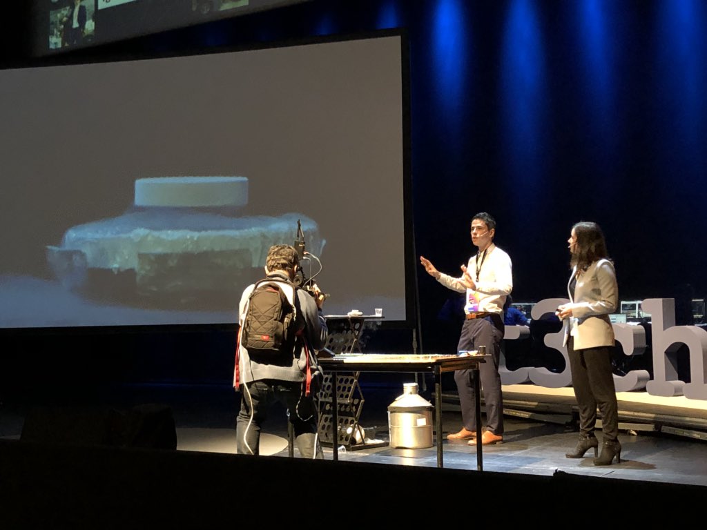 pramosca's tweet photo. Muy diferente y espectacular la charla sobre mecanismos magnéticos. Seguimos!! #T3chFest2018 @BABELgrupo https://t.co/ot5zfAsZrd