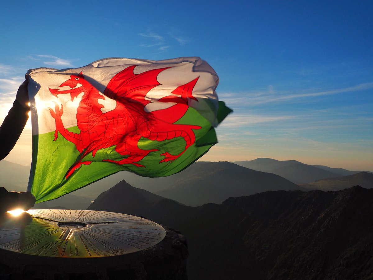 A very Happy St David's Day - Dydd Gŵyl Dewi Hapus! #StDavidsDay 🏴󠁧󠁢󠁷󠁬󠁳󠁿😃