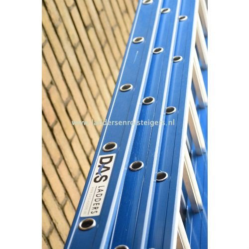 laddersenrolst1's tweet photo. Blijvend in prijs verlaagd: DAS ladder 3x16, deze ladder is te gebruiken bij iedere professionele klus en heeft een uitgeschoven lengte van maar liefst 10.25 meter. https://t.co/3HVKxelEh8 #ladders #das #bouwladder #schildersladder #tip #aanbieding #bouw #schilders #donderdag https://t.co/w1eAiU8Zrw