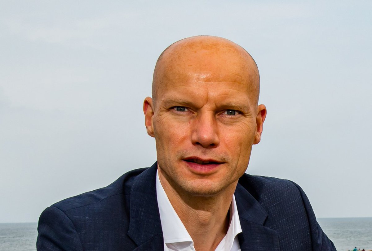 MinIandWEnglish's tweet photo. This is the 1st day of the 2nd term of 3 years of @henkovink as Special Envoy for International Water Affairs for the Kingdom of The Netherlands #watermanagement #floodprotection #rebuildbydesign https://t.co/cFdXpBrYcv