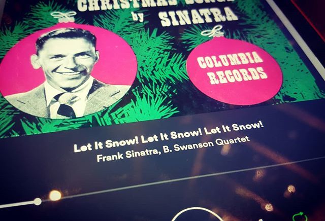 CakeStoriesBake's tweet photo. Well half our staff can't get to work, our baker can't get in, we're running out of cakes but we're open and it's beautiful outside so why not?! 😂🌨️❄️ #letitsnow #crackingupoverhere #gottolaugh https://t.co/EH73N7QrY5 https://t.co/niBAJ1o9nN