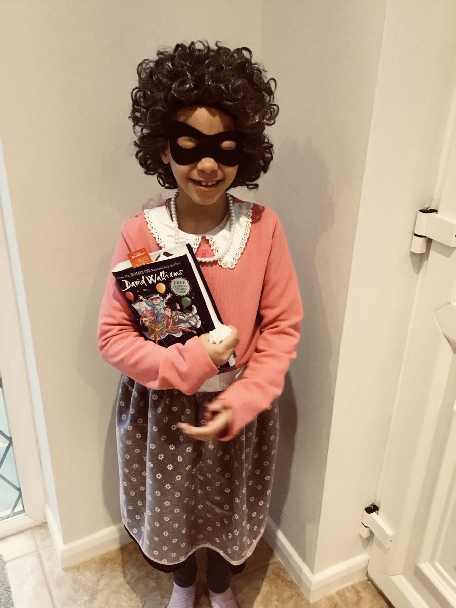 Hannahkiiiing's tweet photo. @davidwalliams your number one fan, gangster granny for world day book day 📚🌍 https://t.co/pxIeiIp3xZ