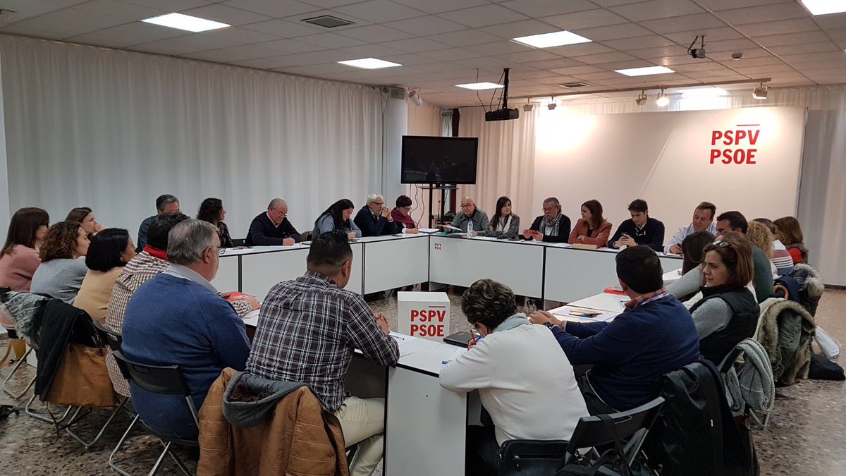 SanGomezLopez's tweet photo. 🌹 Una ejecutiva que rompe con los esquemas tradicionales del @PSOEValencia y que quiere conectar con los valencianos y valencianas pone en marcha la Operación 2019. #EnsMouValència https://t.co/5JVjheKrg1 @levante_emv https://t.co/k2rOSXnD5u