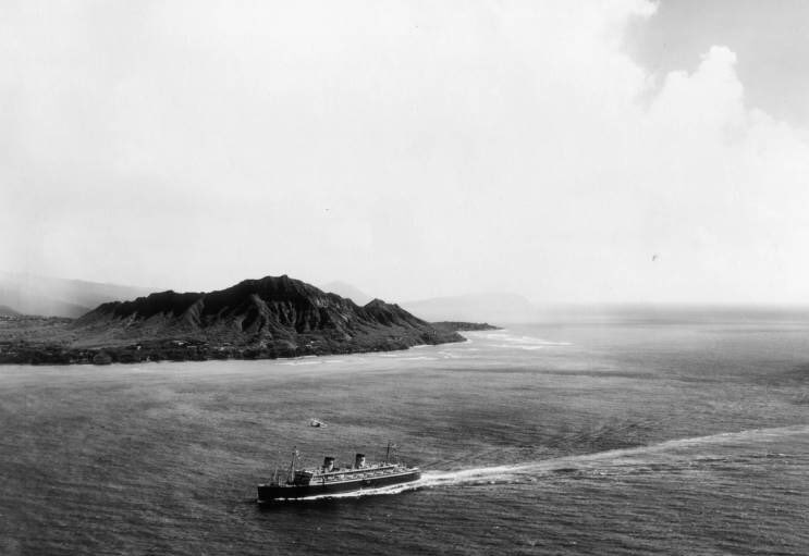 The Malolo is sailing past Diamond Head on November 21, 1927.