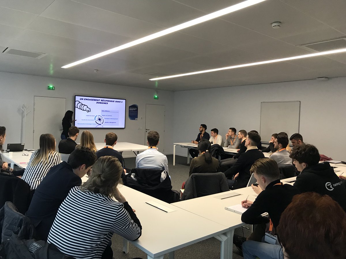 LauraMartinD7's tweet photo. L’équipe de @michelinrecrute accueille aujourd’hui les #etudiants de l´@IUT_TC_Moulins 🙋🏻♀️ Bienvenue au centre de recherche de #Ladoux https://t.co/PIJHWT2iKY