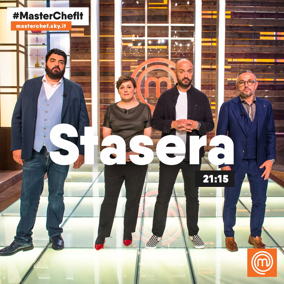 MasterChef_it's tweet photo. Siamo al momento decisivo: STASERA scopriremo i nomi degli aspiranti chef che si giocheranno la serata finale! 💥💥
Pronti per una nuova puntatona di #MasterChefIt, alle 21.15 su @SkyUno e @NOWTV? 🔜📺

@Antoninochef #AntoniaKlugmann @Jbastianich @barbierichef #1marzo https://t.co/2u9yFtOAtL