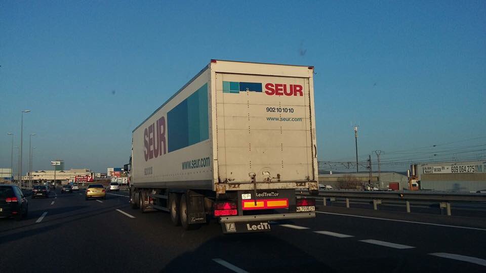 Muchas gracias por la donación de los 100 pares de botas para los niños de Guinea Ecuatorial 🇬🇶 @cdmalilla2014 <a href="/javicobra11/">javier Saez</a> #fundacionseur <a href="/FMartinezHmnos/">Fund. Martínez Hmnos</a>