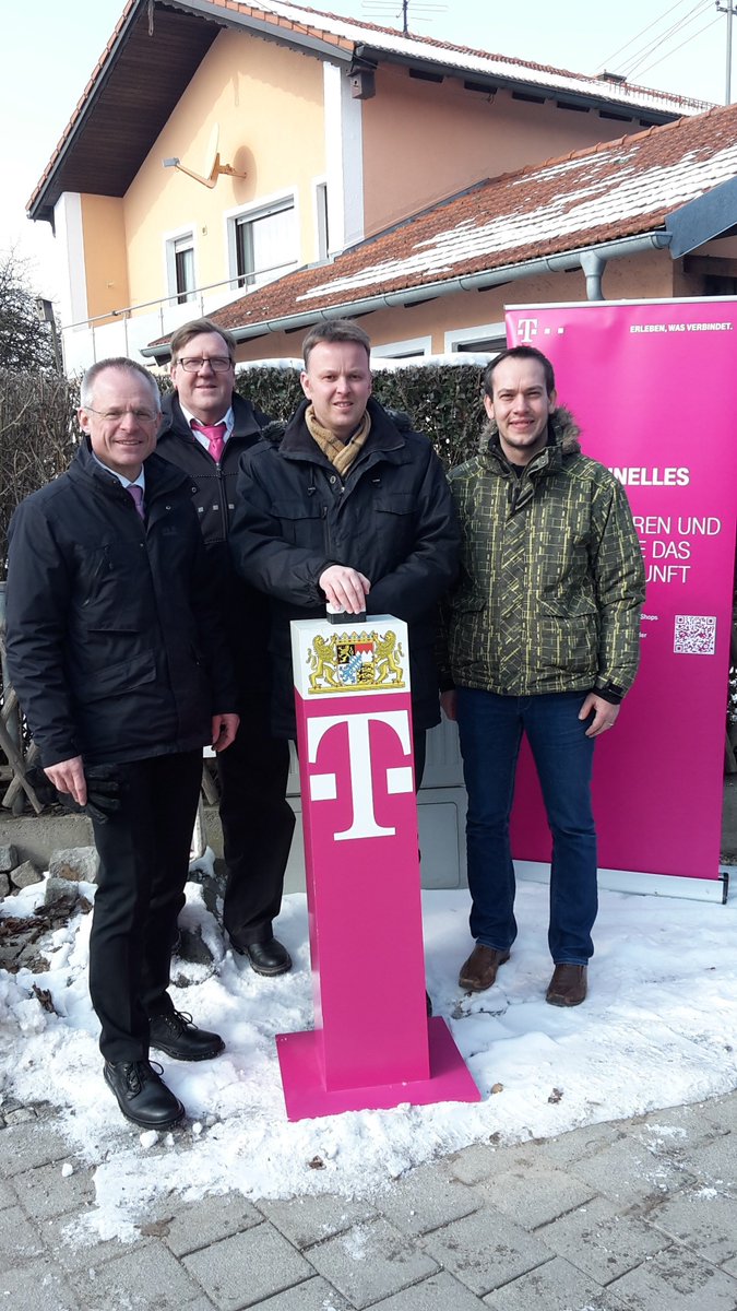 telekomnetz's tweet photo. Rund 120 HH in den bisher gering versorgten Gebieten in #Forstinning können jetzt schneller im Internet surfen mit Geschwindigkeit von bis zu 1 Gigabit pro Sekunde (GBit/s). Die #Telekom hat dafür #Glasfaser verlegt. #Telekomwall @mainpost @merkur_de @pnp ^mj https://t.co/Rk06ErauNn