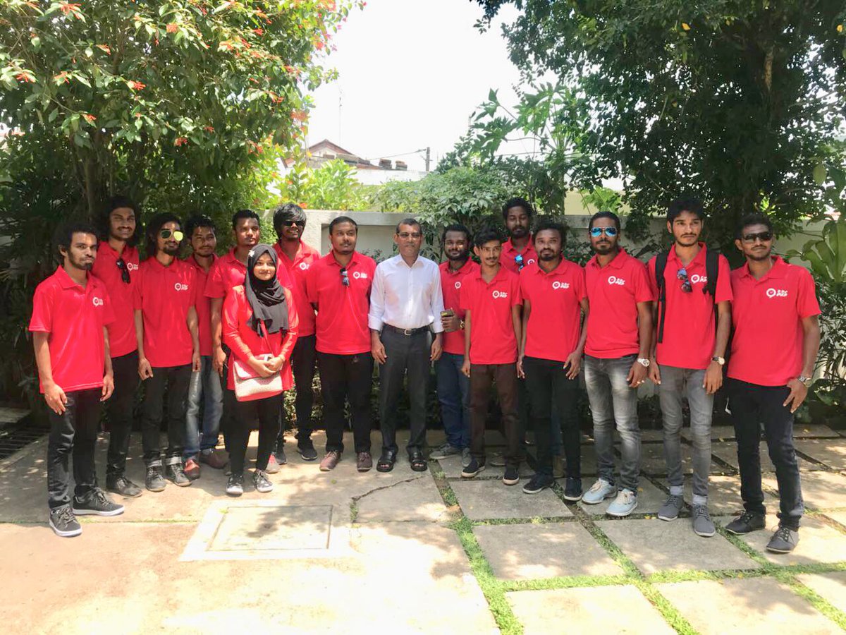 MohamedNasheed's tweet photo. Pleasure to meet @VaguthuOnline journalists today in Colombo. Wishing them all the best working against all odds at a time journalism is under attack in the #Maldives. https://t.co/dW6oSTLjGN