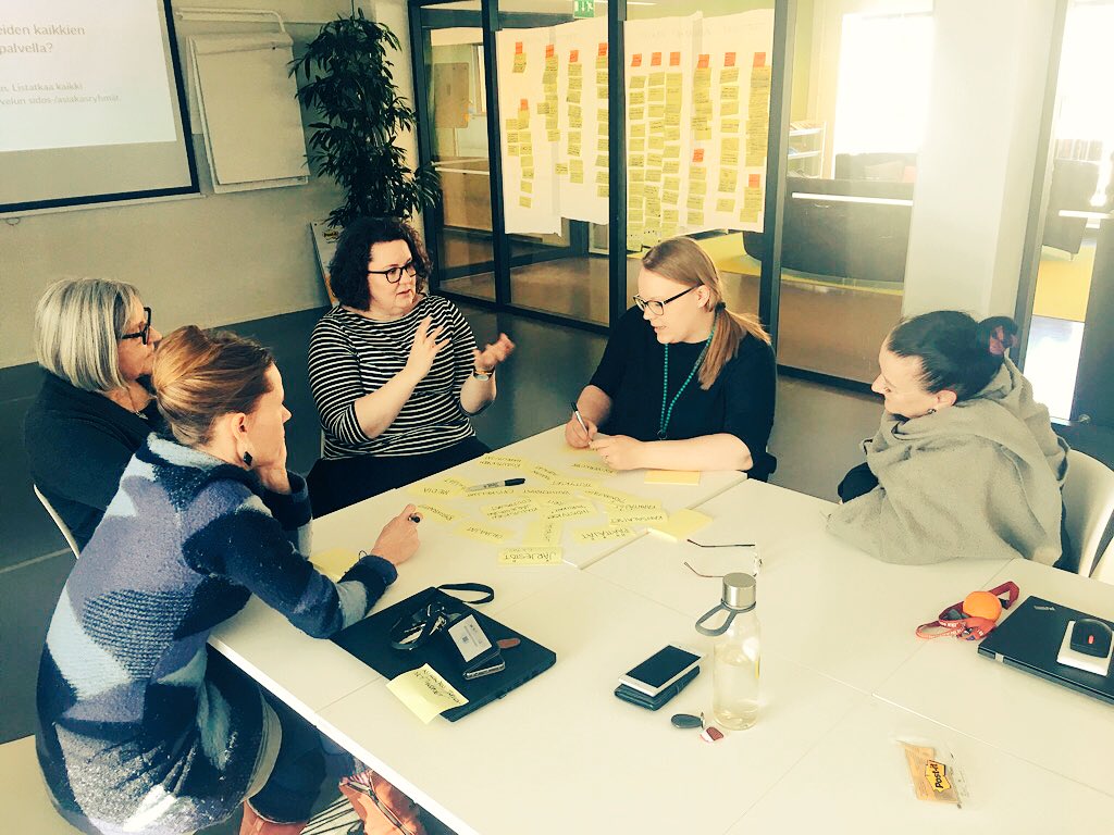 D9Suomi's tweet photo. Eilen alkoi https://t.co/30fTMnOMlm:n uudistustyöhön liittyvä #designsprint. Alkuun määriteltiin: uudistustyön pitkän ja lyhyen aikavälin tavoitteet, sprintin tavoitteet, keskeisten asiakasryhmien määrittelyt ja kipupisteet/nykyiset esteet. Mukana oli @OPHeinonen @Opetushallitus https://t.co/TPXiJ3QoCM
