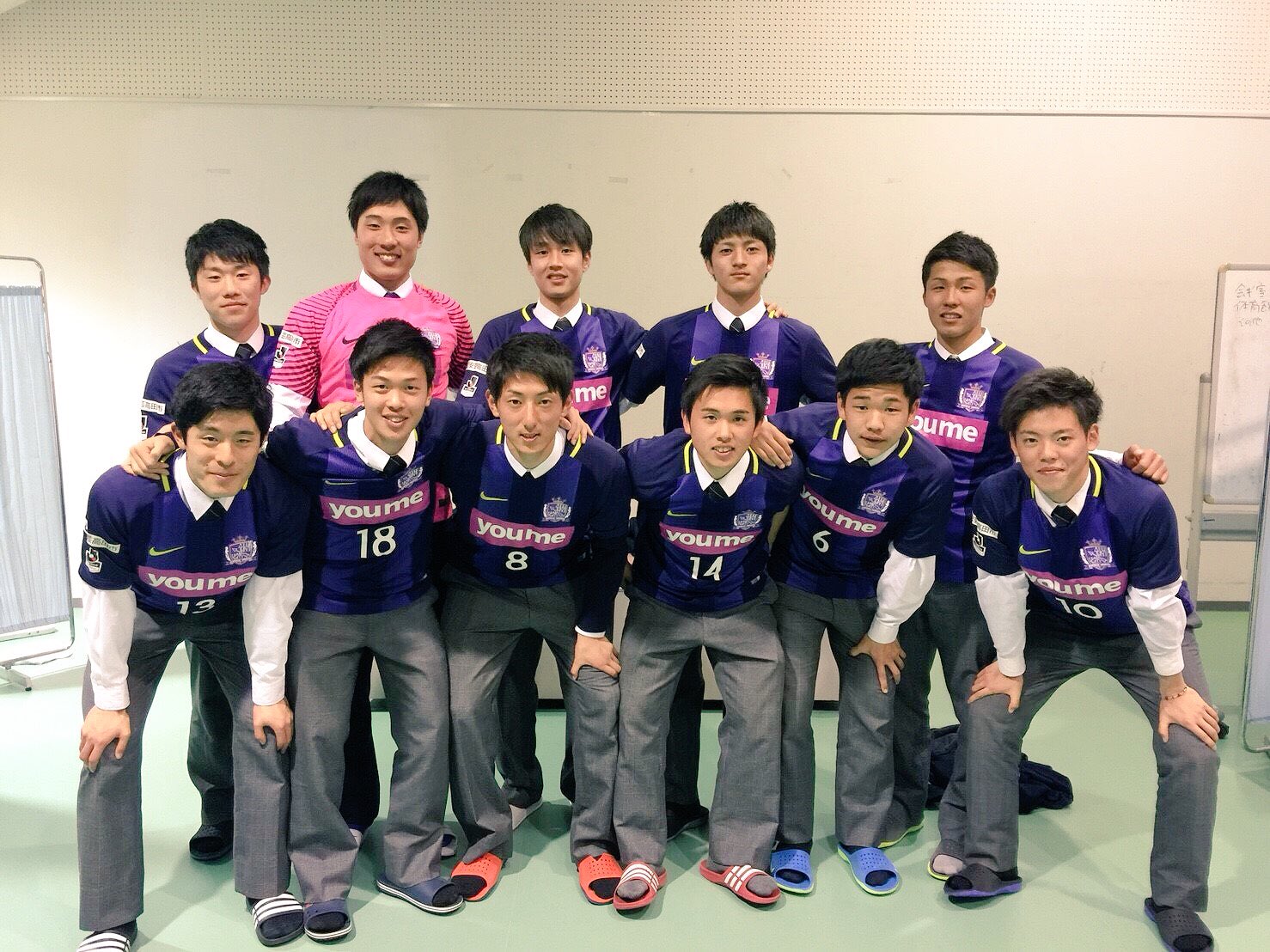 村山勘治 على تويتر サンフレッチェ広島ユース卒団 吉田高校卒業 色んな人に出会い 色んな思い出ができ 感謝しかない三年間 三矢寮で過ごせた時間はとても幸せで大きな財産になりました 同期のみんなには本当に本当に感謝しています ありがとう 村山勘治 على تويتر サンフレッチェ広島ユース卒団 吉田高校卒業 色んな人に出会い 色んな思い出ができ 感謝しかない三年間 三矢寮で過ごせた時間はとても幸せで大きな財産になりました 同期のみんなには本当に本当に感謝しています ありがとう
