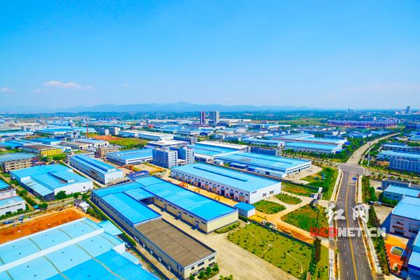 ChangshaCity's tweet photo. #ChangshaTech: In 2017, silicon carbide, third-generation semiconductor materials, etc. became hot words in the Liuyang High-Tech Industrial Development Zone, and these tech words are closely related to public life. https://t.co/hb6kbJlu17 https://t.co/ctbZ42sQja