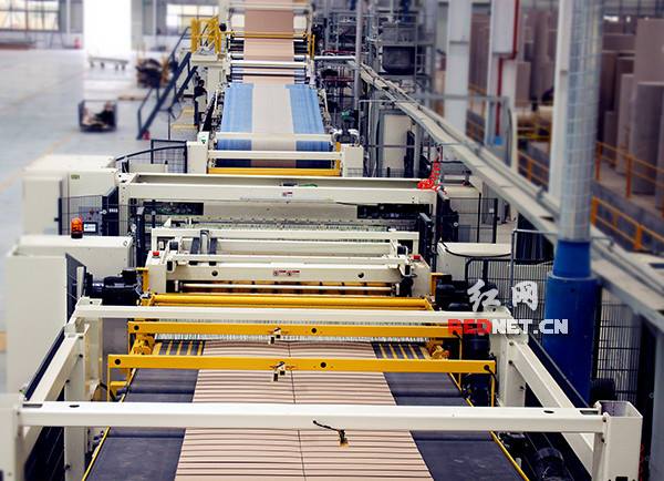 ChangshaCity's tweet photo. #ChangshaTech: In 2017, silicon carbide, third-generation semiconductor materials, etc. became hot words in the Liuyang High-Tech Industrial Development Zone, and these tech words are closely related to public life. https://t.co/hb6kbJlu17 https://t.co/ctbZ42sQja