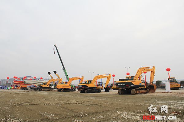 ChangshaCity's tweet photo. #ChangshaTech: In 2017, silicon carbide, third-generation semiconductor materials, etc. became hot words in the Liuyang High-Tech Industrial Development Zone, and these tech words are closely related to public life. https://t.co/hb6kbJlu17 https://t.co/ctbZ42sQja