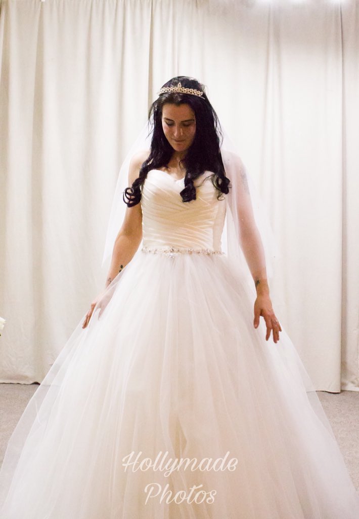 HollyMadeMedia's tweet photo. #weddingdress #photo #weddingphotography https://t.co/aeEXOAZ0AT