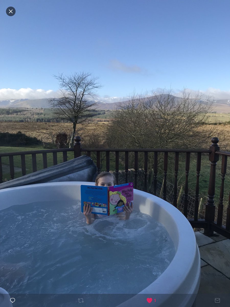 2000Blackburn's tweet photo. @LeighStThomas Relax and Read! Ruby @LSTCLASS04 https://t.co/O9i8FcYcH8