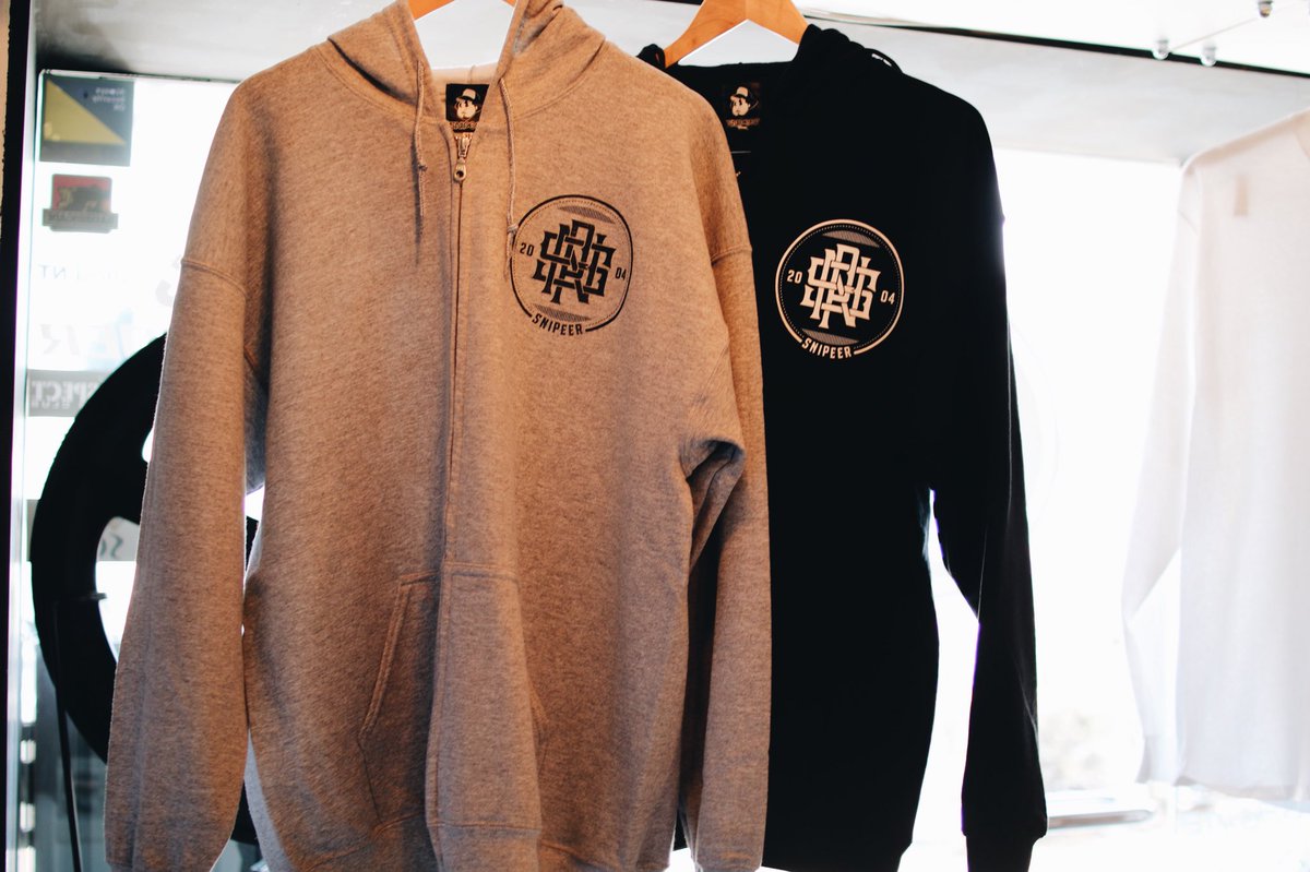 RyutaTomura's tweet photo. 雪が谷大塚のバスルアーショップVILLAGEDOORです。
HPブログ更新しました。
SNIPEER“ZIP UP PARKA”他新作入荷しました!
下記URLからどうぞ。
https://t.co/ui961DaVhK
#villagedoor_bass #雪が谷大塚#snipeer #sbl #zipupparka #stickerpack #everythingrespected #childmind #吉田遊 #吉田撃 https://t.co/tXUqCxPvw2