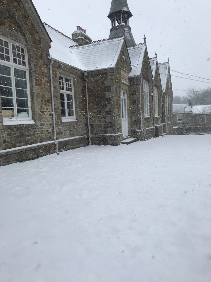 TJSchool5's tweet photo. Snow day! It’s not often we get snow like this in Cornwall @JaneSargent17 @Djsimons1Daniel @TJSchool3 @TJSCornwall https://t.co/GXQQIZKVVV