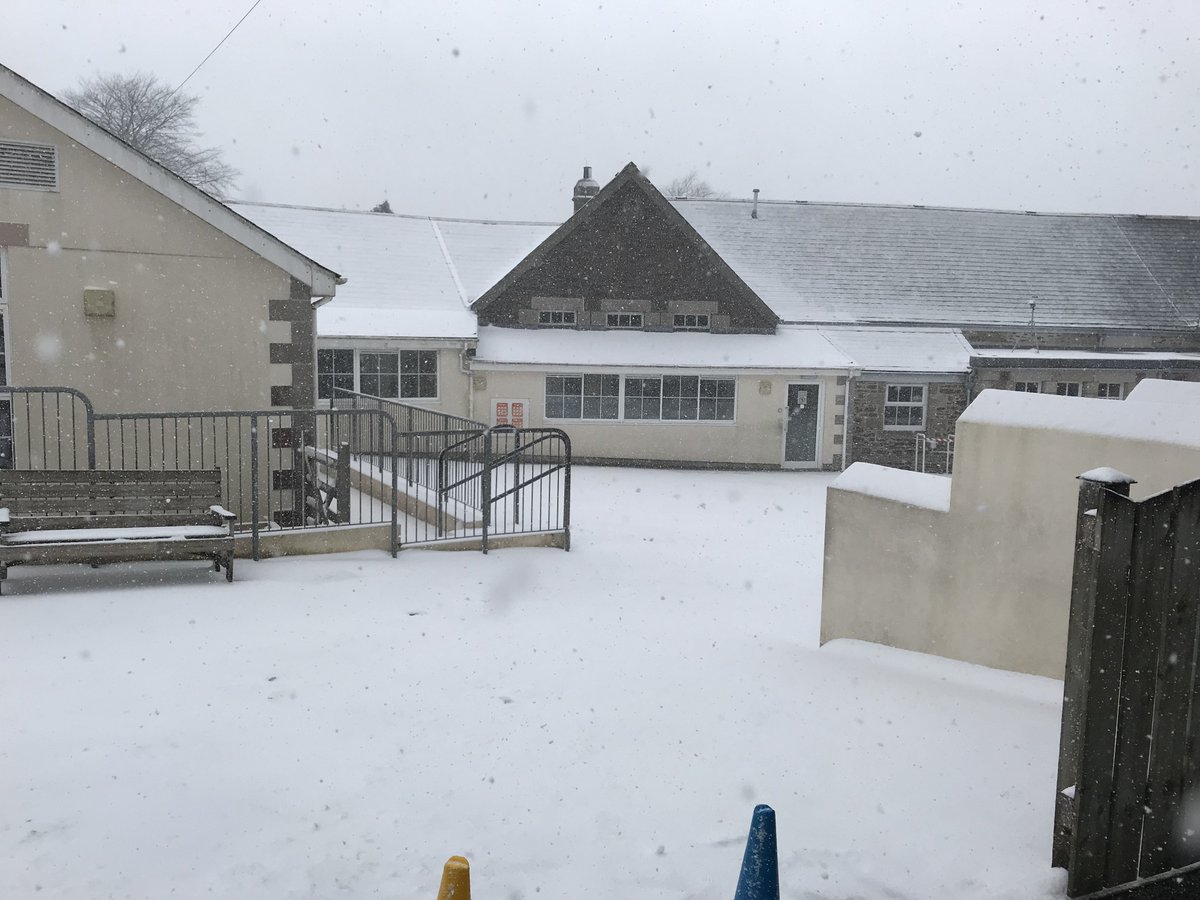 TJSchool5's tweet photo. Snow day! It’s not often we get snow like this in Cornwall @JaneSargent17 @Djsimons1Daniel @TJSchool3 @TJSCornwall https://t.co/GXQQIZKVVV