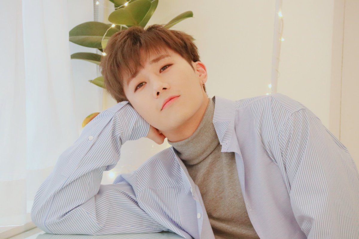 Official_IFNT's tweet photo. [#INFINITE] "True Love💕" 으로 돌아온 우리 #성규 의 첫 방송 무대가 잠시 후 6시 M Countdown에서 방송됩니다👍 엄청나게 예쁜 무대 세트와 이른 새벽🌇임에도 불구하고 완벽한 라이브를 보여준 뀨님의 그 무대! 절대 놓치지 말고 본방사수📺 하세요 놓치면 후회한다뀨😎
#레전드_무대_탄생_예정🤔 https://t.co/zXgvPBDv14