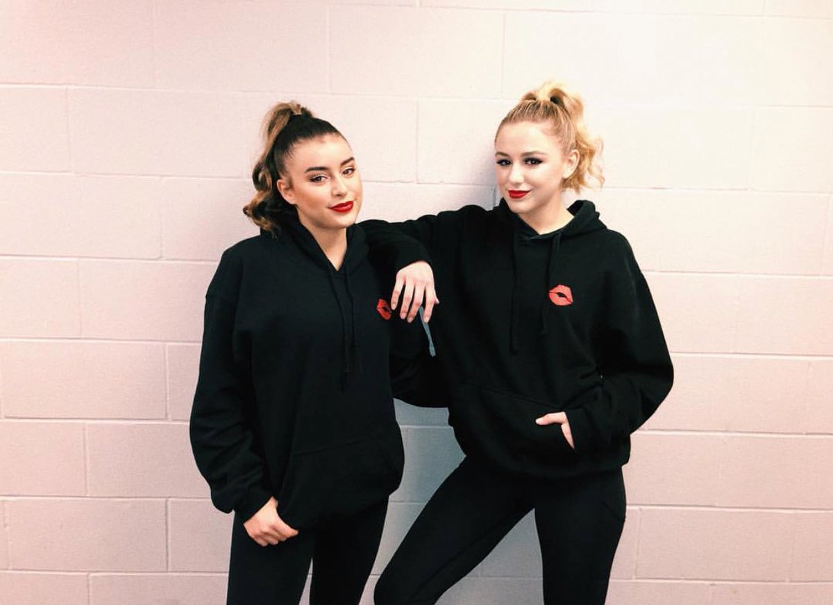 bloodlinedom's tweet photo. This photo is absolutely the cutest and love the friendship you girls both have!! ππ bring on #TheIrreplaceablesTour in Australia, Sydney π¦πΊ @ChloeLukasiak @KalaniHilliker https://t.co/LpjI2WIzBi