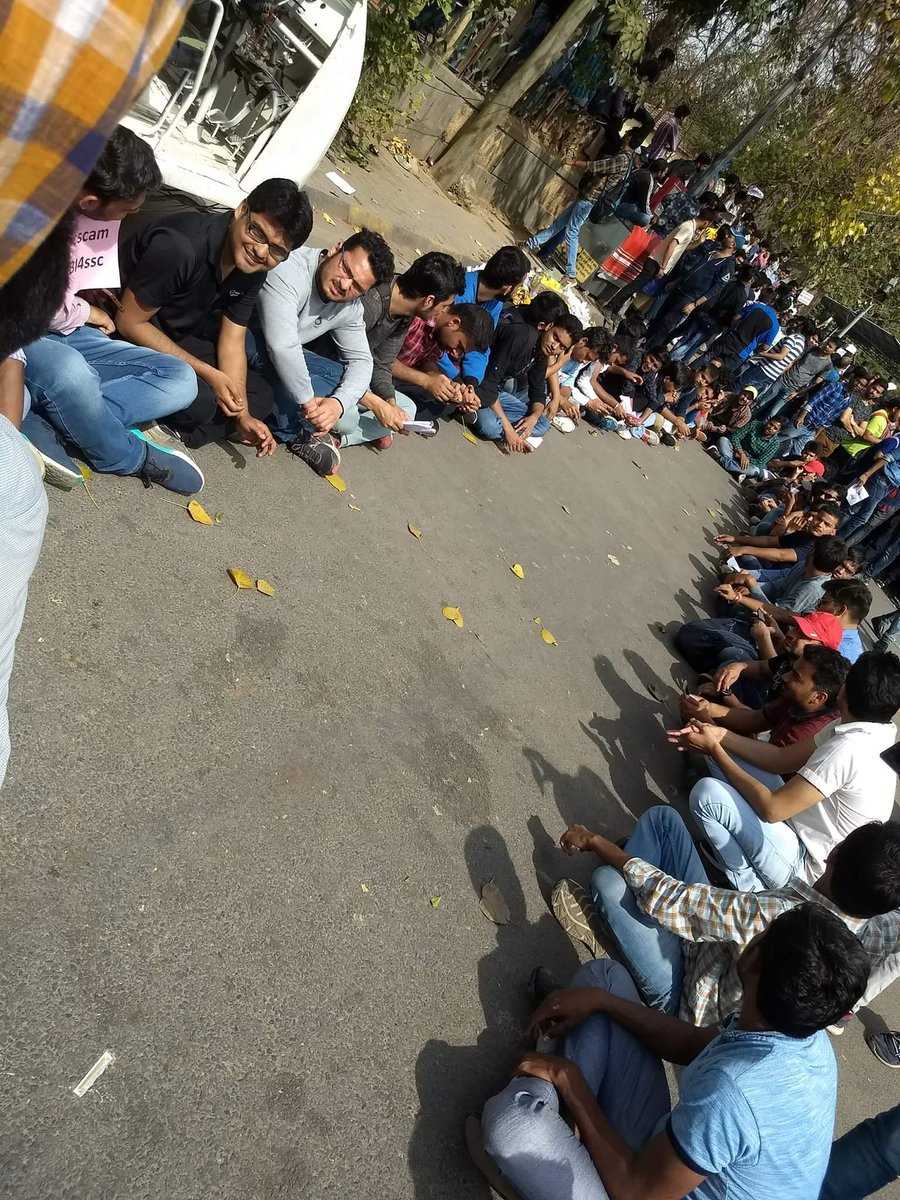 mRohit05's tweet photo. #SSCExamScam
Toprankers with food , don't forget to thank them.
At SSC HQ CGO complex New delhi https://t.co/8XppS86KmI