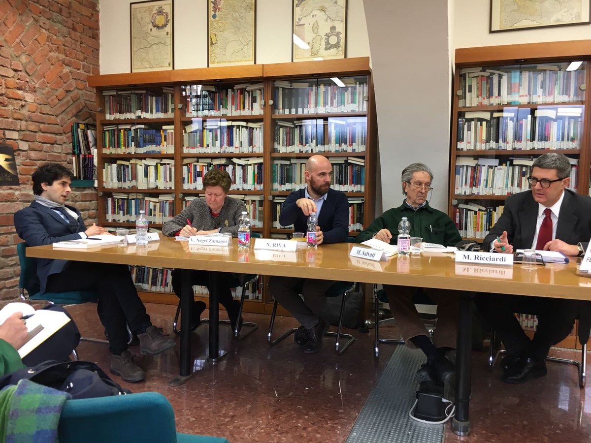Politeia1983's tweet photo. Ieri a @Politeia1983 si è tenuta la discussione sul libro di @emanuelefelice2 sulla storia economica della felicità con Vera Negri Zamagni, @marioricciard18 e Michele Salvati. Presiede Nicola Riva. Ecco le foto dell'evento: https://t.co/cjmhyasqal