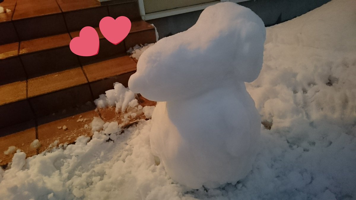 Moe Fukui 雪掻きするには重すぎるけれど 雪像を作るにはぴったりな雪質だったので雪掻きを途中放棄して雪だるまスヌーピーを1人でもくもくと作りました 笑