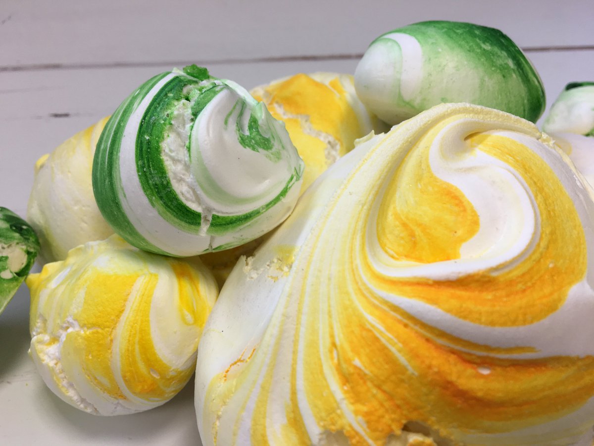 flowerandwhite's tweet photo. This is as close to Spring as we'll get today! Happy #StDavidsDay #hellomarch #meringues #pinchpunch https://t.co/Upo8Gz78Pj
