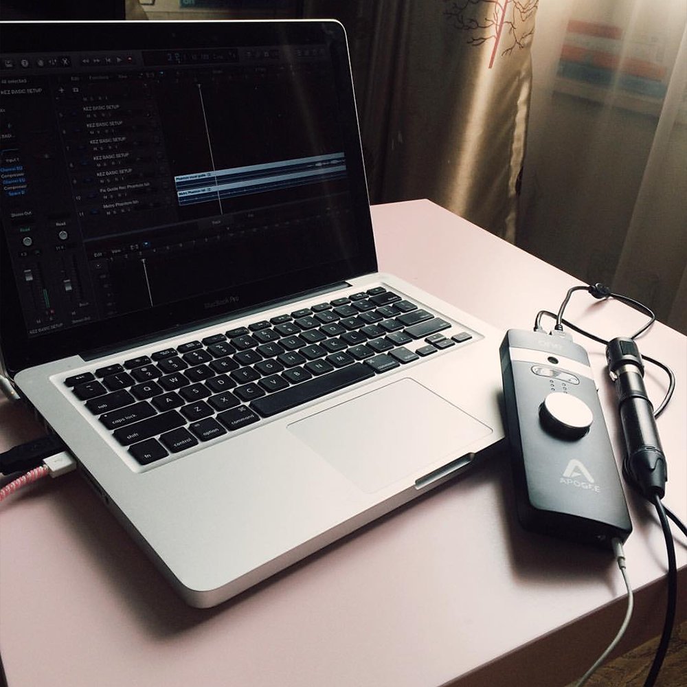 Seruniaudio's tweet photo. These photographs were taken by @keziaameliaviolin in 2016. 
Our very first product, SEM-01 was there in frame.
#seruniaudio #seruni #sem01 #mic #condenser #violin https://t.co/1NuXkmWQBM